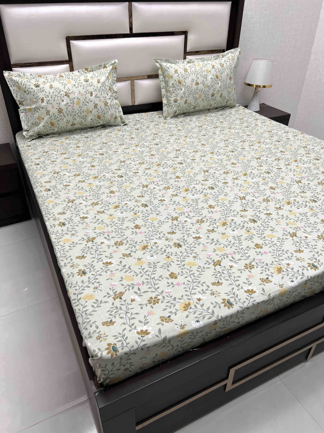 

Pure Decor Velar Green Floral Printed Pure Cotton 260 TC King Bedsheet Set 3.03 x 2.76 m