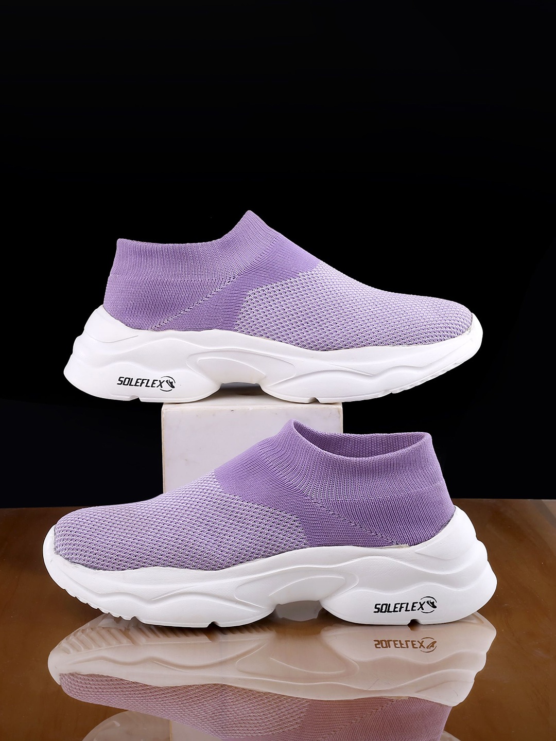 

The Roadster Lifestyle Co Women Casual Lightweight Sneaker, Purple