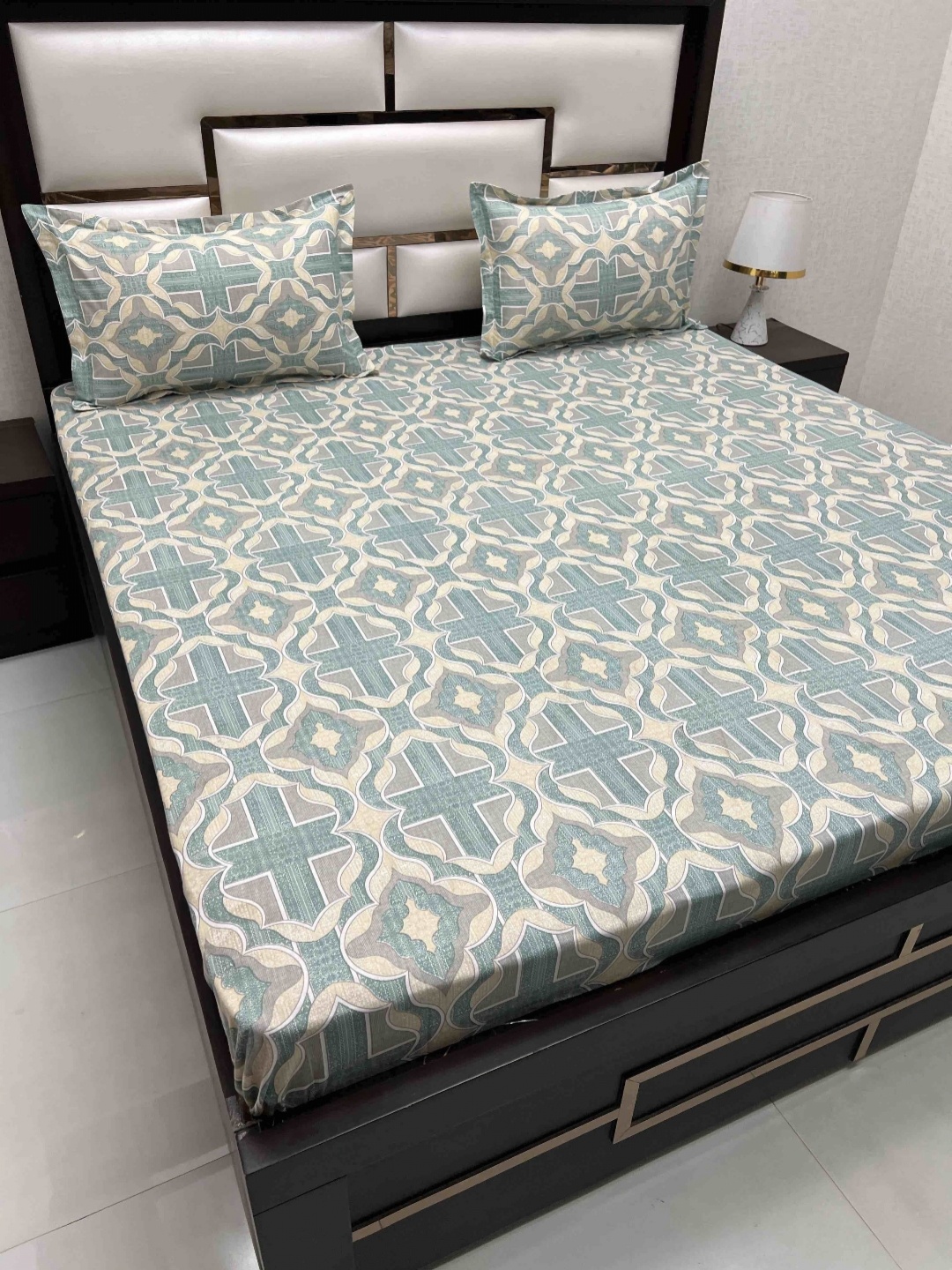 

Pure Decor Velar Green Geometric Printed Pure Cotton 220TC King Bedsheet Set 3.05 x 2.74 m