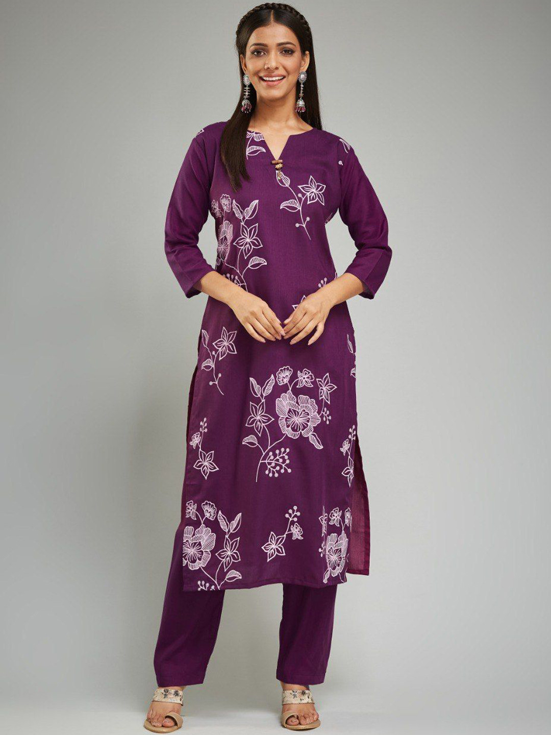 

Aika Floral Printed Notch Neck Chanderi Silk Straight Kurta With Trousers, Purple