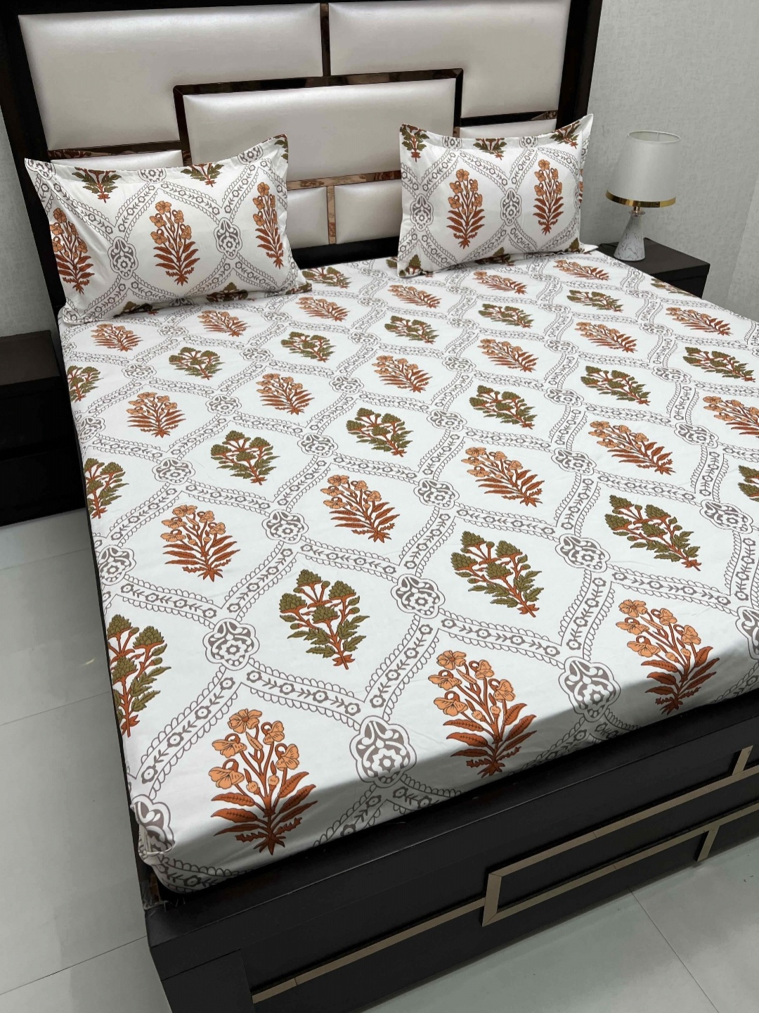 

Pure Decor Brown & White Ethnic Motifs 210 TC Queen Bedsheet with 2 Pillow Covers