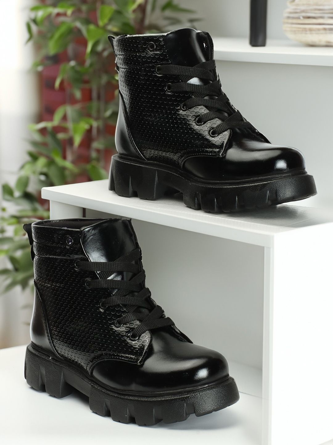 

The Roadster Lifestyle Co Women Textured Wedge-Heeled Boots, Black