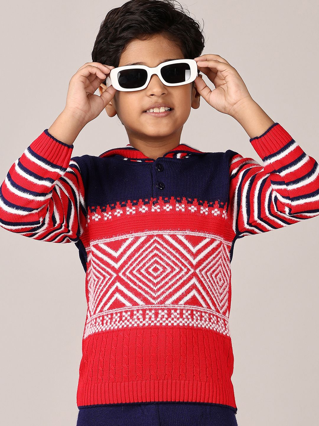 

V-Mart Boys Geometric Printed Hooded Pure Cotton T-shirt With Trousers, Red