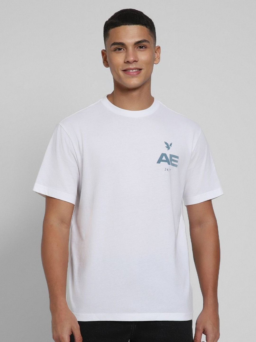 

AMERICAN EAGLE OUTFITTERS Men Solid Round Neck Cotton T-shirt, White