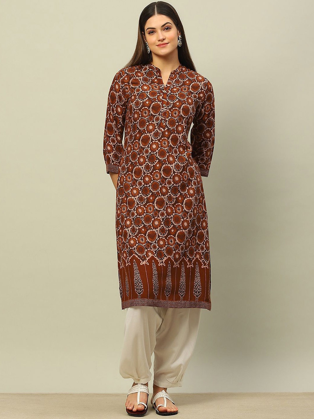 

Rangriti Geometric Printed Mandarin Collar Three Quarter Sleeves Straight Kurta, Brown