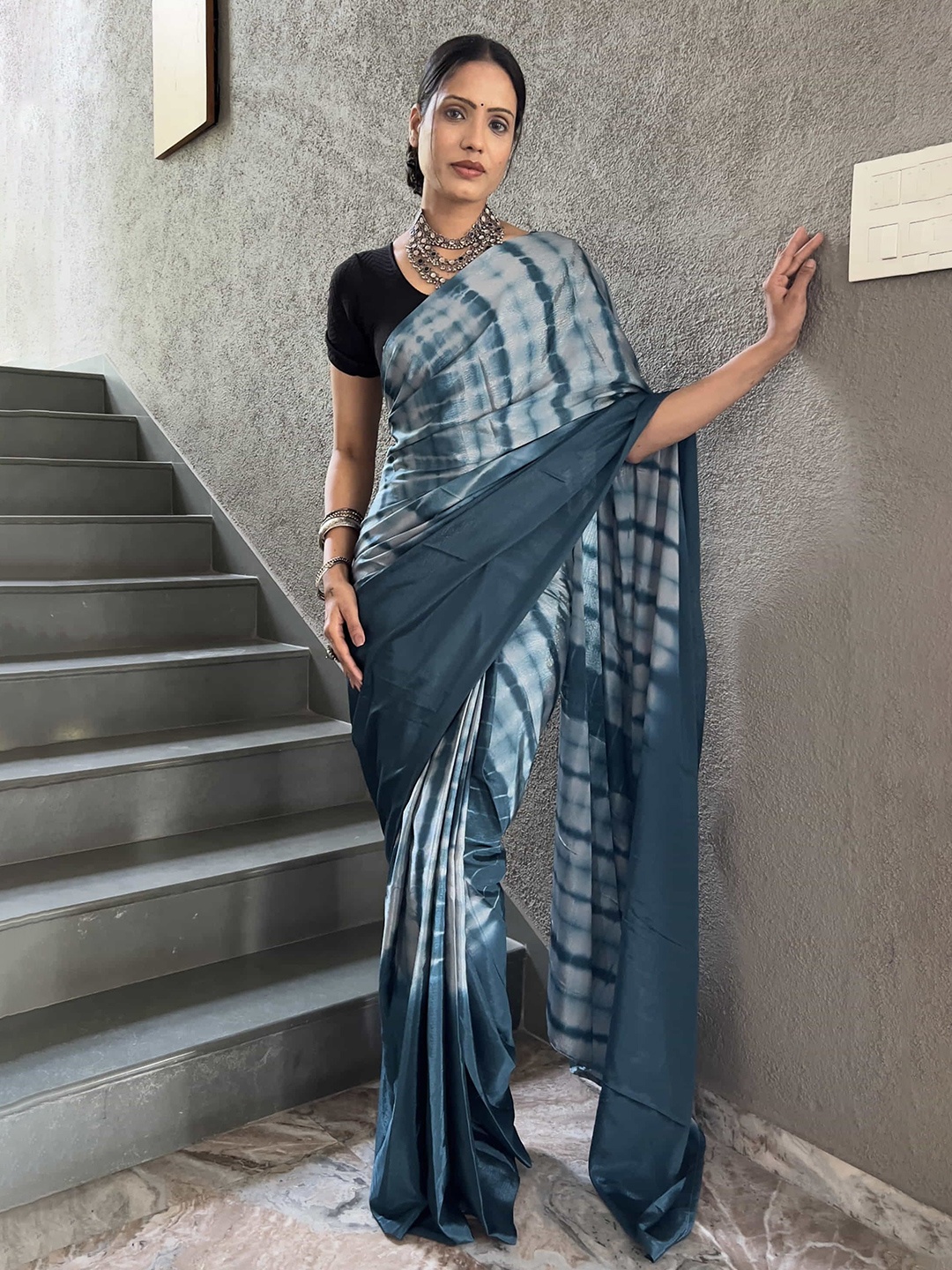 

V3 FASHION STUDIO Tie and Dye Satin Ready To Wear Saree, Grey