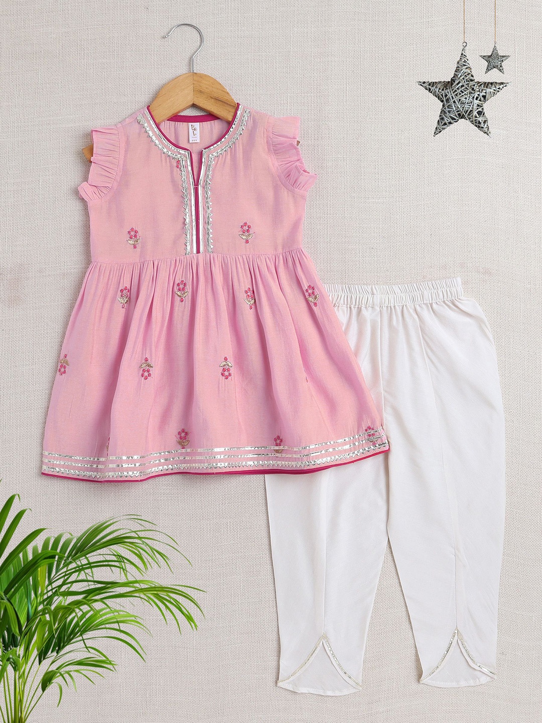 

The Magic Wand Girls Floral Printed Anarkali Kurta with Trousers, Pink