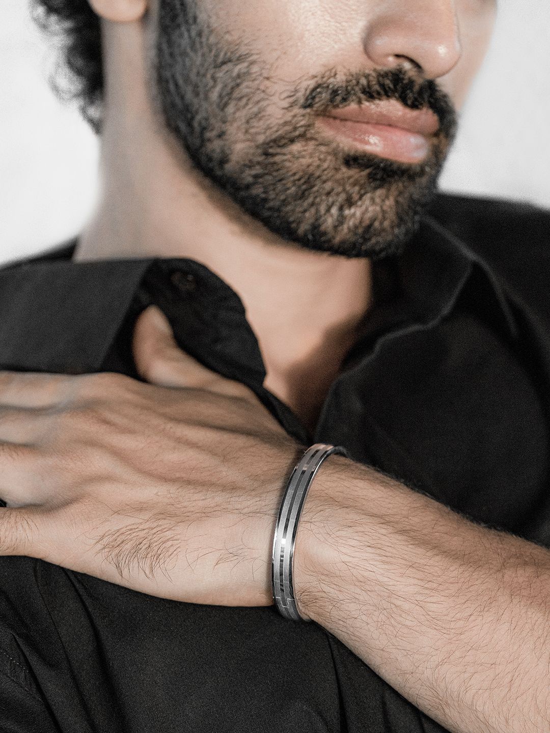

SWASHAA Men Milo Stainless Steel Silver-Plated Kada Bracelet