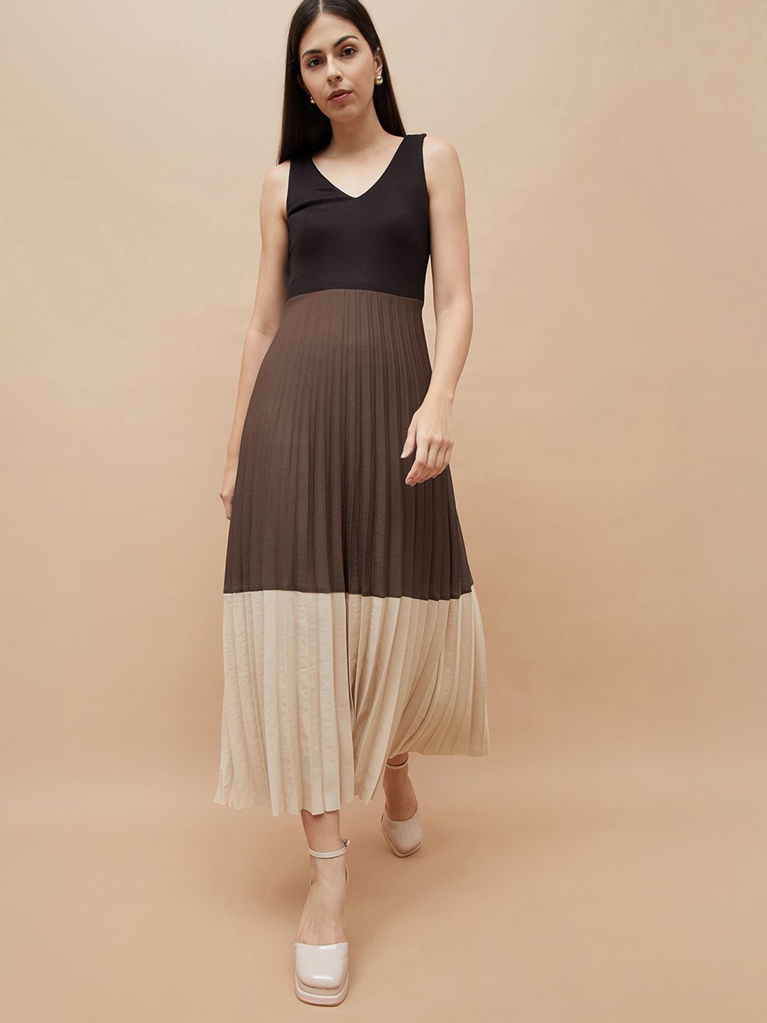 

CODE by Lifestyle Women Colourblocked A-Line Maxi Dress, Brown
