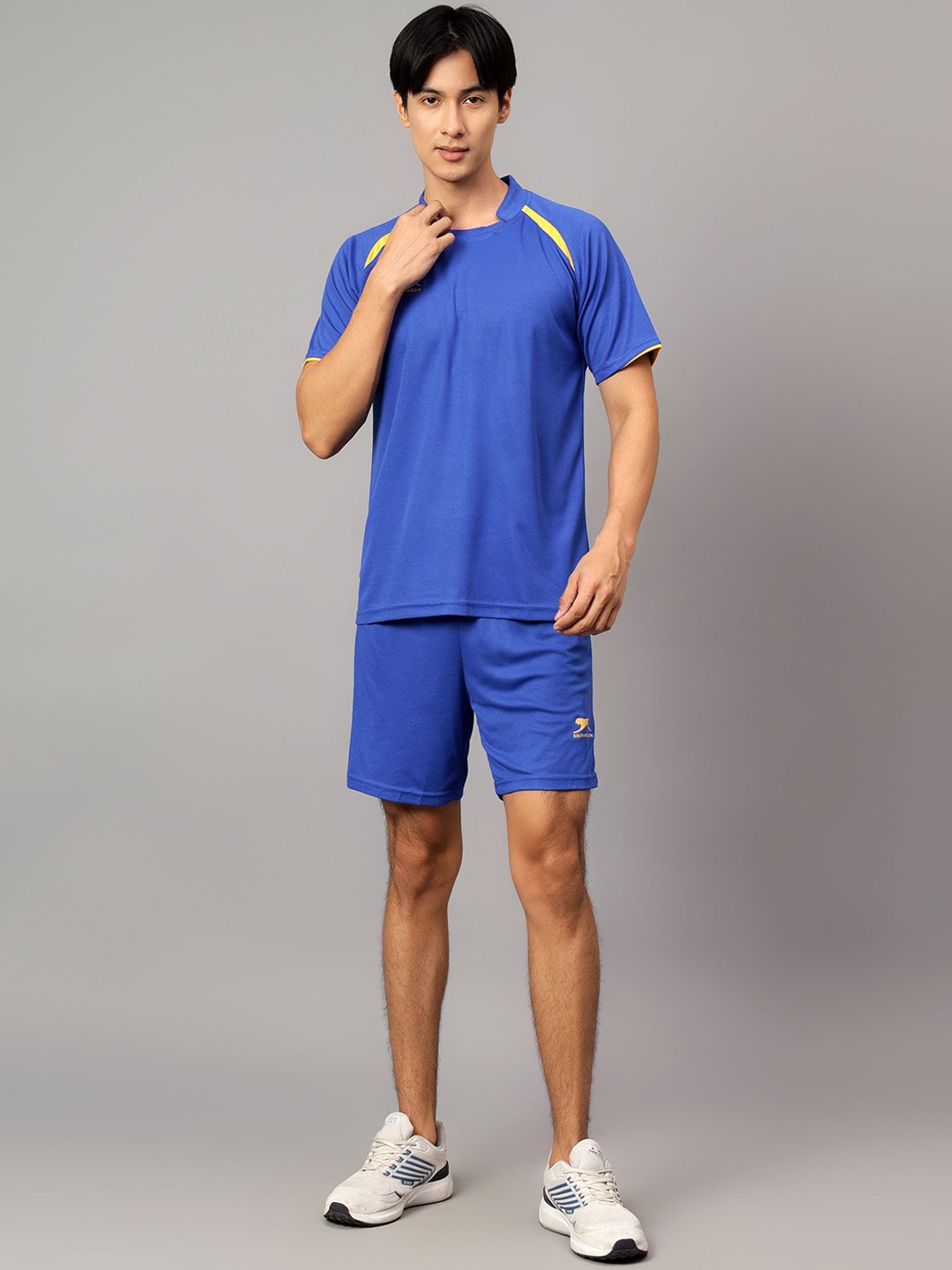 

Shiv Naresh Men Football T-Shirt & Short Set, Blue