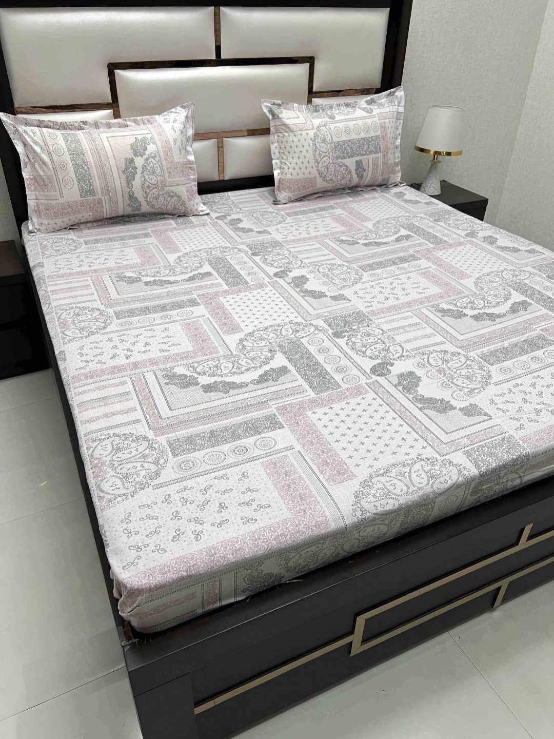 

Pure Decor Velar Pink Ethnic Printed Pure Cotton 250 TC King Bedsheet Set 3.06 x 2.73 m