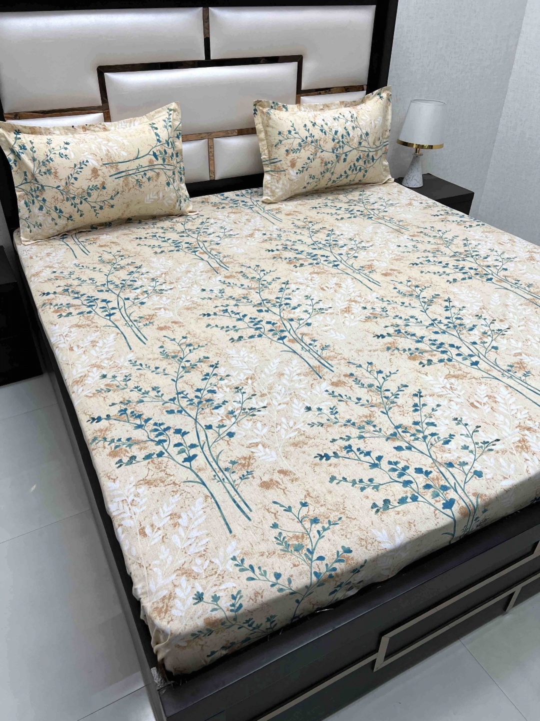 

Pure Decor Brown & Blue Floral Pure Cotton 300 TC King Bedsheet Set 2.73 m x 3.04 m
