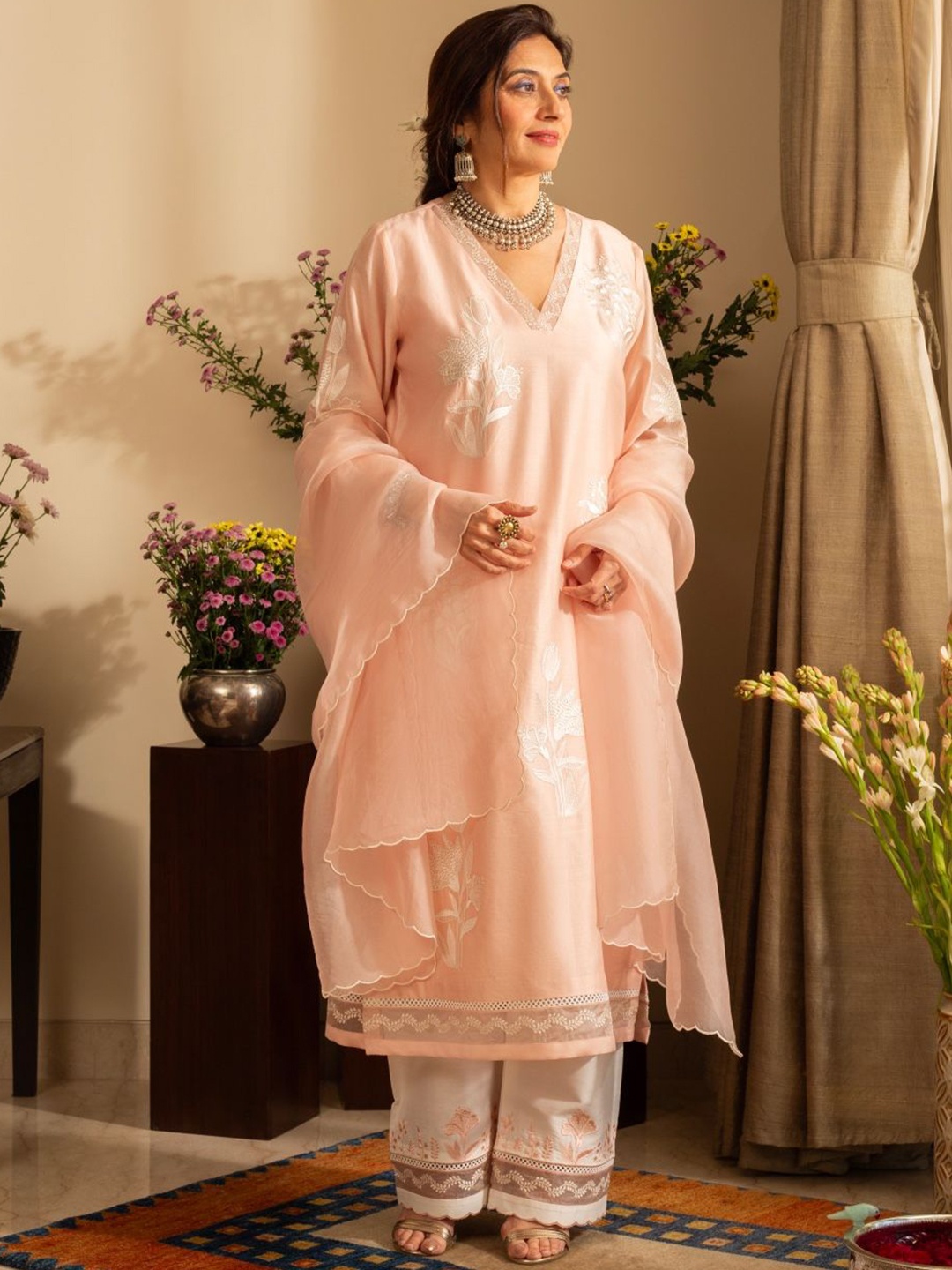 

HOUSE OF INARI Floral Embroidered Chanderi Silk Straight Kurta With Palazzos & Dupatta, Peach