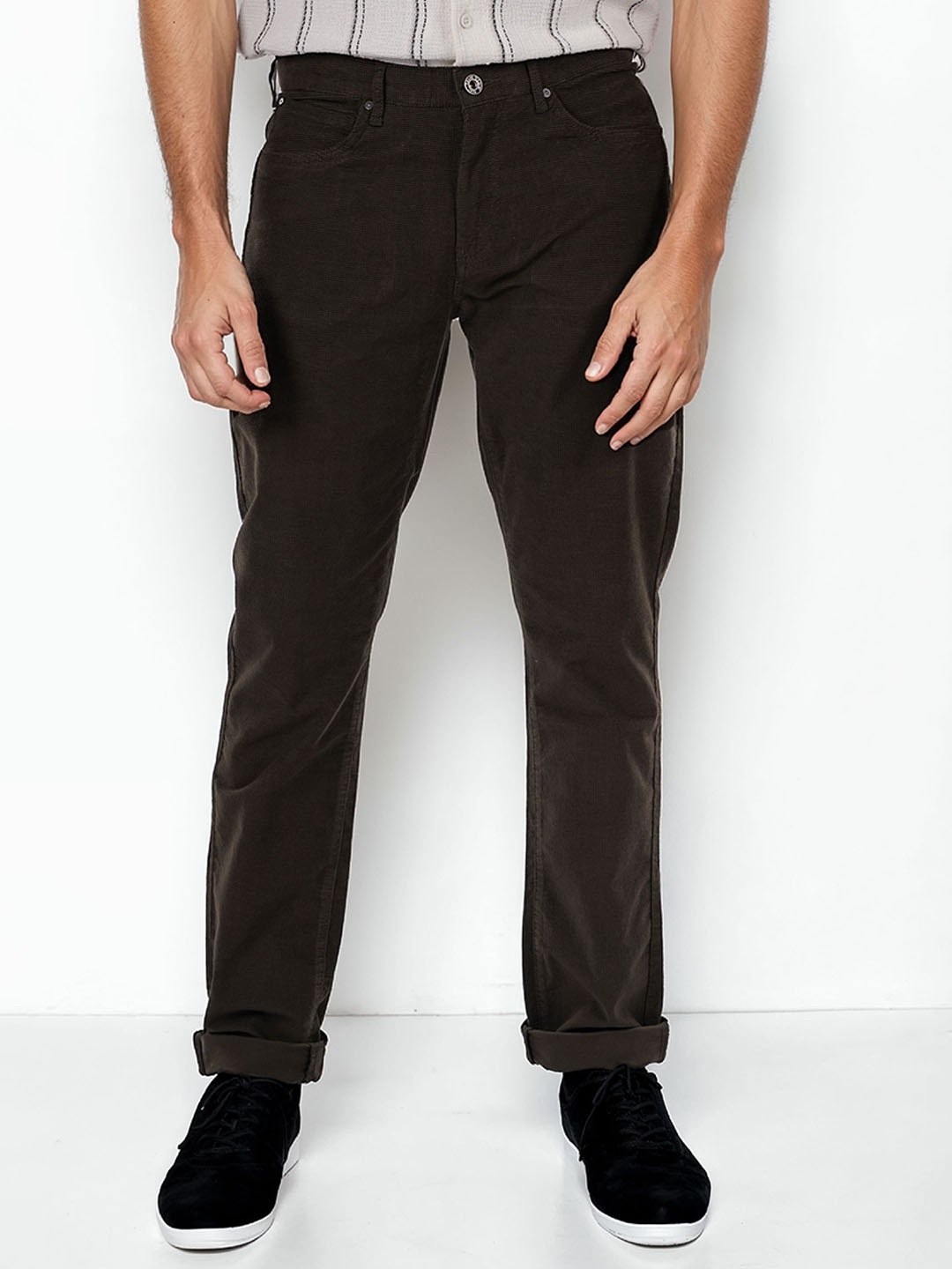 

Celio Men Solid Regular Fit Easy Wash Trousers, Brown