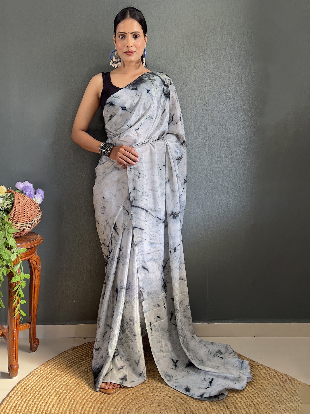 

V3 FASHION STUDIO Floral Pure Chiffon Ready to Wear Jamdani Saree, Grey