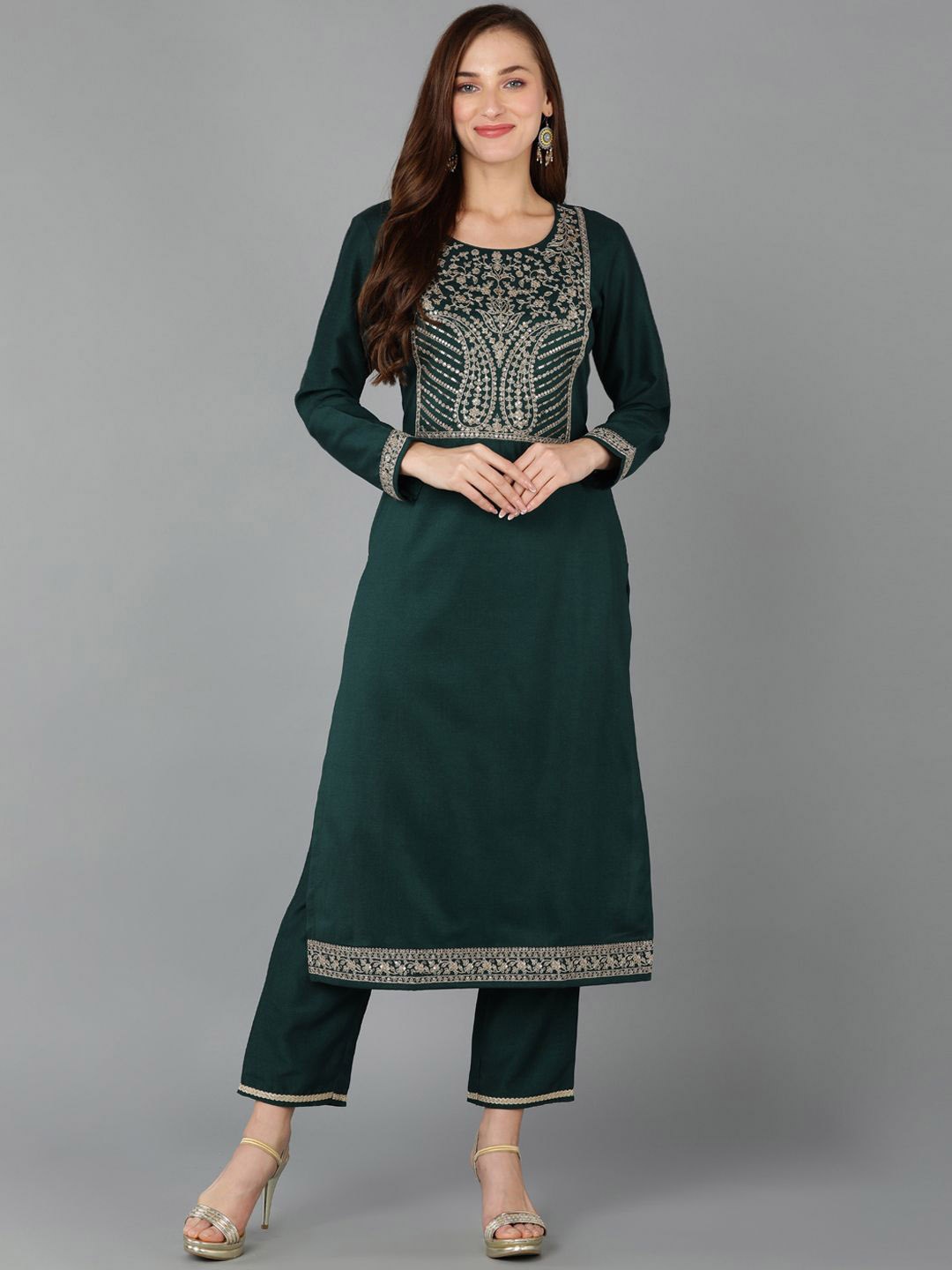 

AHIKA Green Floral Embroidered Round Neck Sequinned Straight Kurta