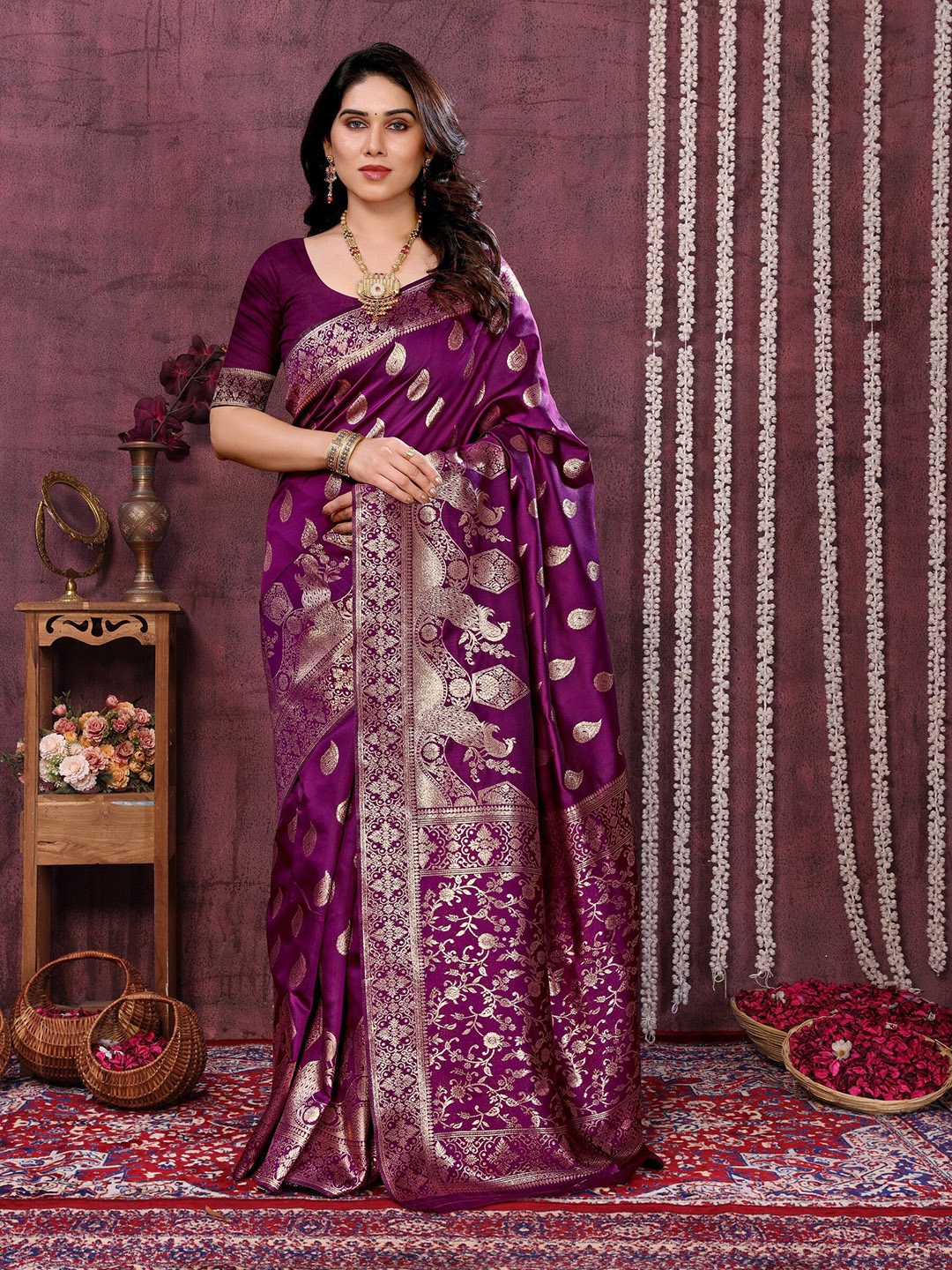 

Sidhidata Ethnic Motifs Woven Design ZariBanarasi Saree, Magenta