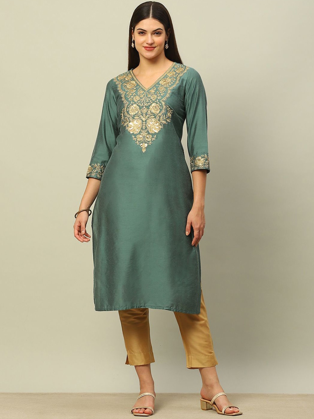 

Rangriti Floral Embroidered V-Neck Three-Quarter Sleeves Straight Kurta, Green