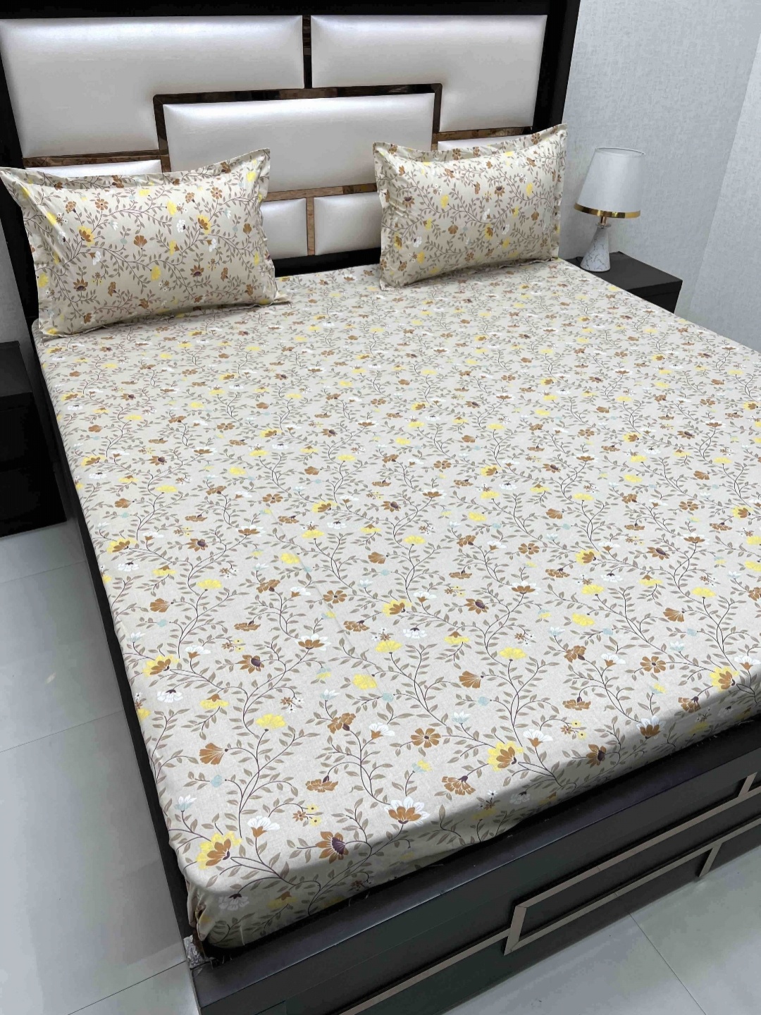 

Pure Decor Velar Brown Floral Pure Cotton 220 TC Super King Bedsheet Set-2.74 m x 3.05 m