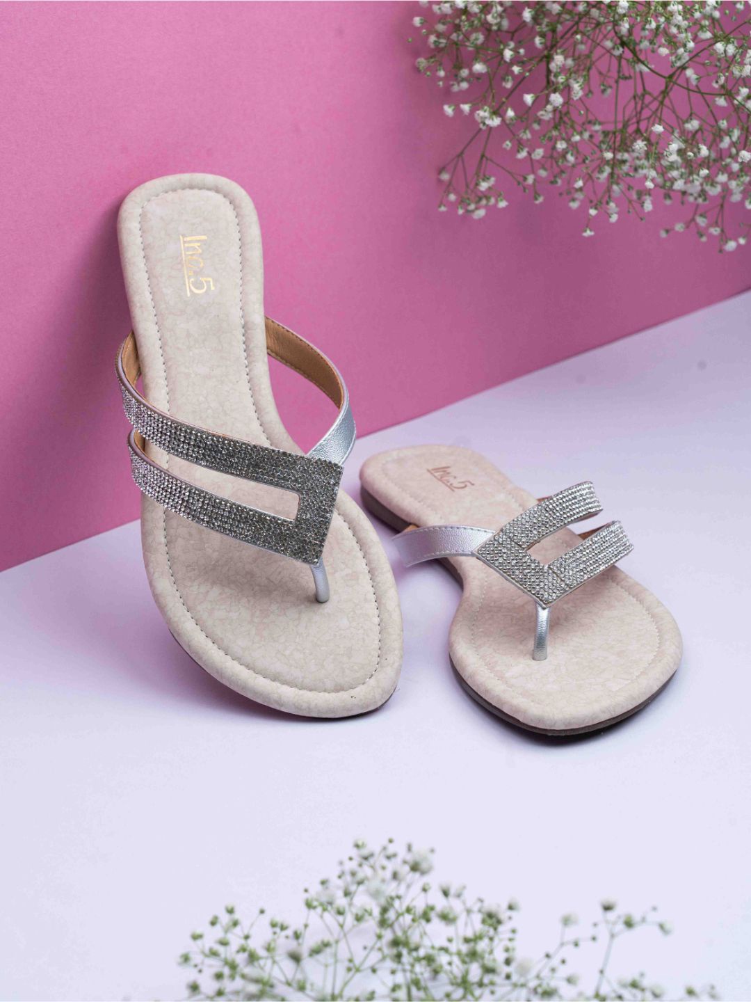 

Inc 5 Women Embellished Ethnic Fashion T-Strap Flats, Silver