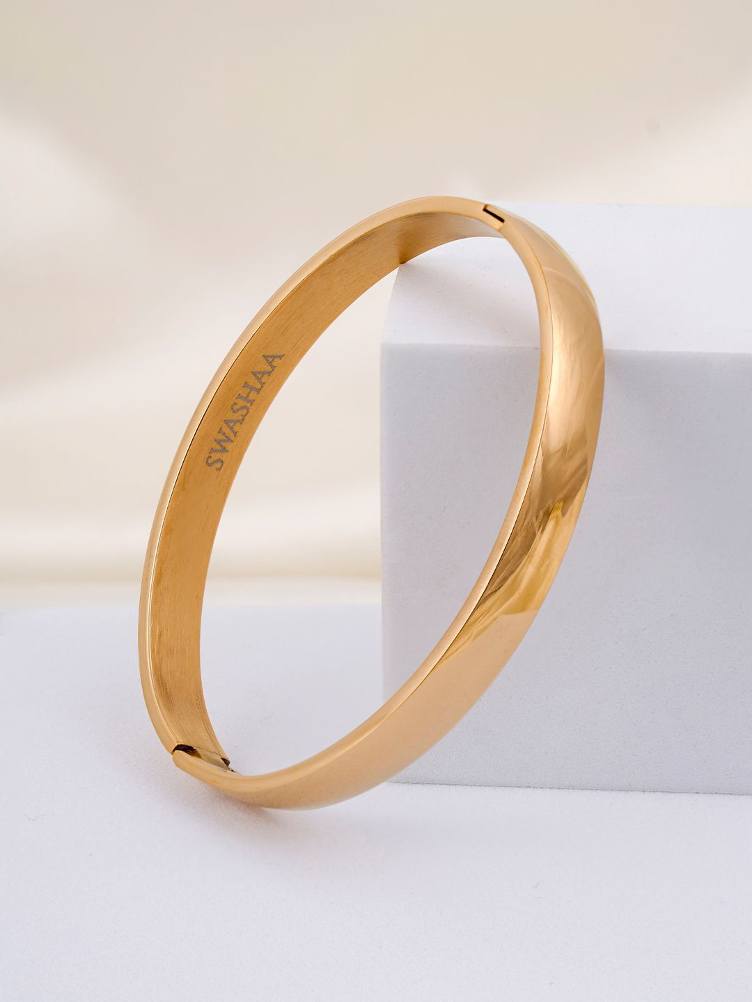 

SWASHAA Men Ethan Stainless Steel Gold-Plated Kada Bracelet