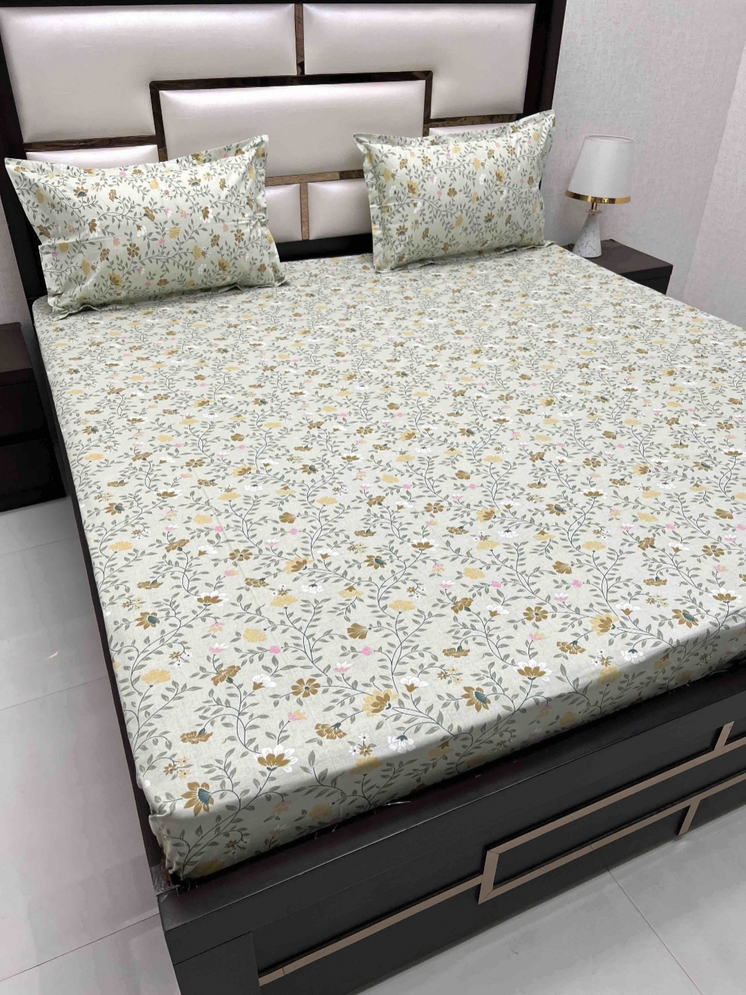 

Pure Decor Velar Green Floral Printed Pure Cotton 240 TC King Bedsheet Set 3.05 x 2.73 m