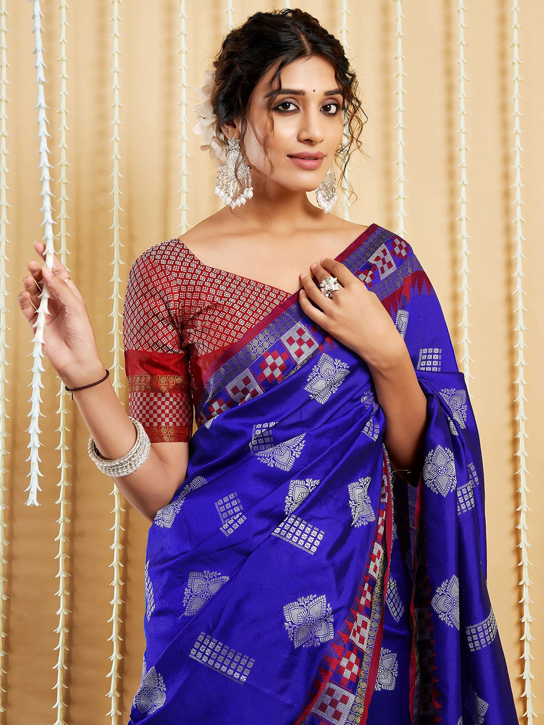 

Satrani Woven Design Zari Pure Silk Sungudi Saree, Blue