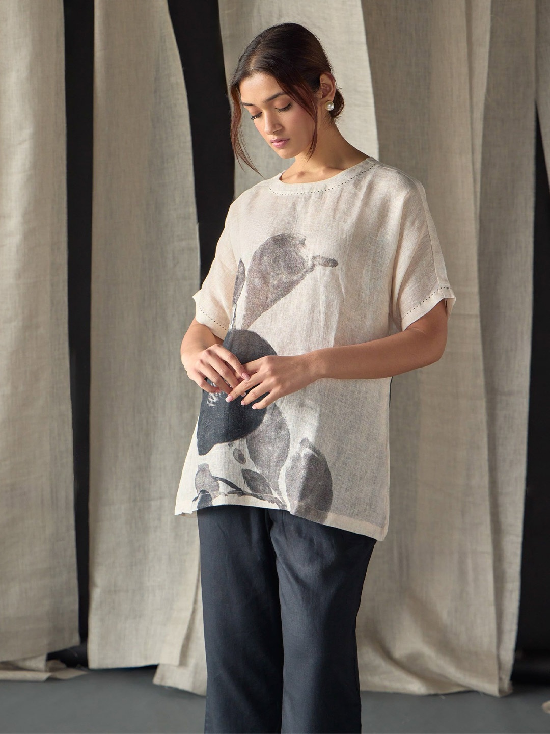 

Bombay Bloom Womens Top, Off white