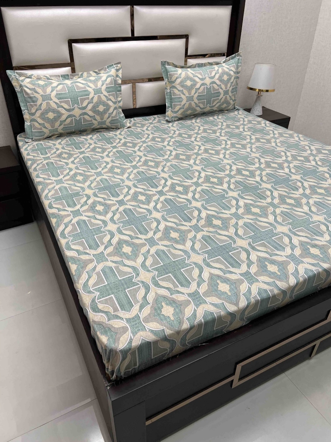 

Pure Decor Velar Green 300 TC Pure Cotton King Bedsheet Set-2.73 m x 3.05 m