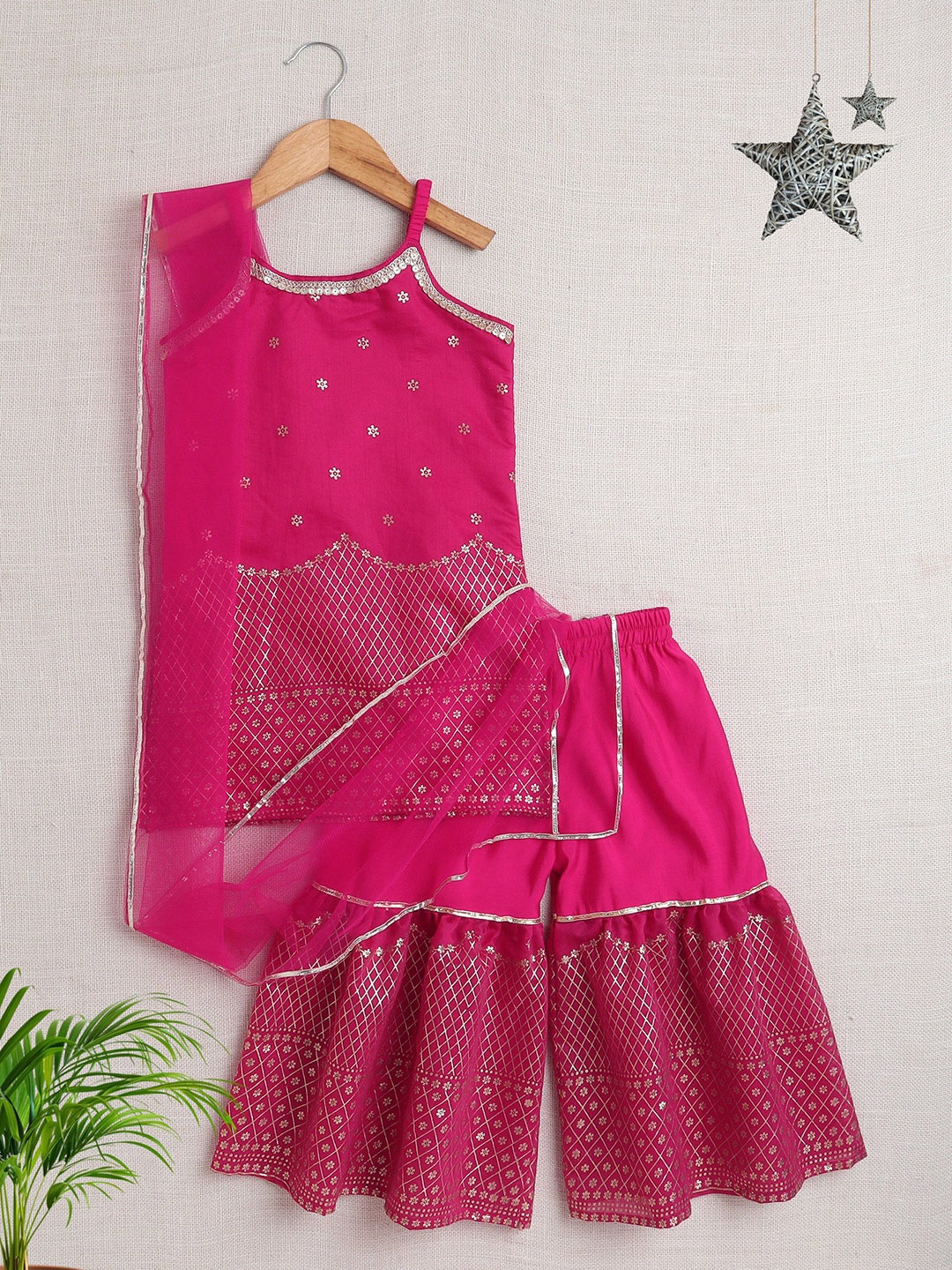 

The Magic Wand Girls Geometric Printed Straight Kurta with Sharara & Dupatta, Pink