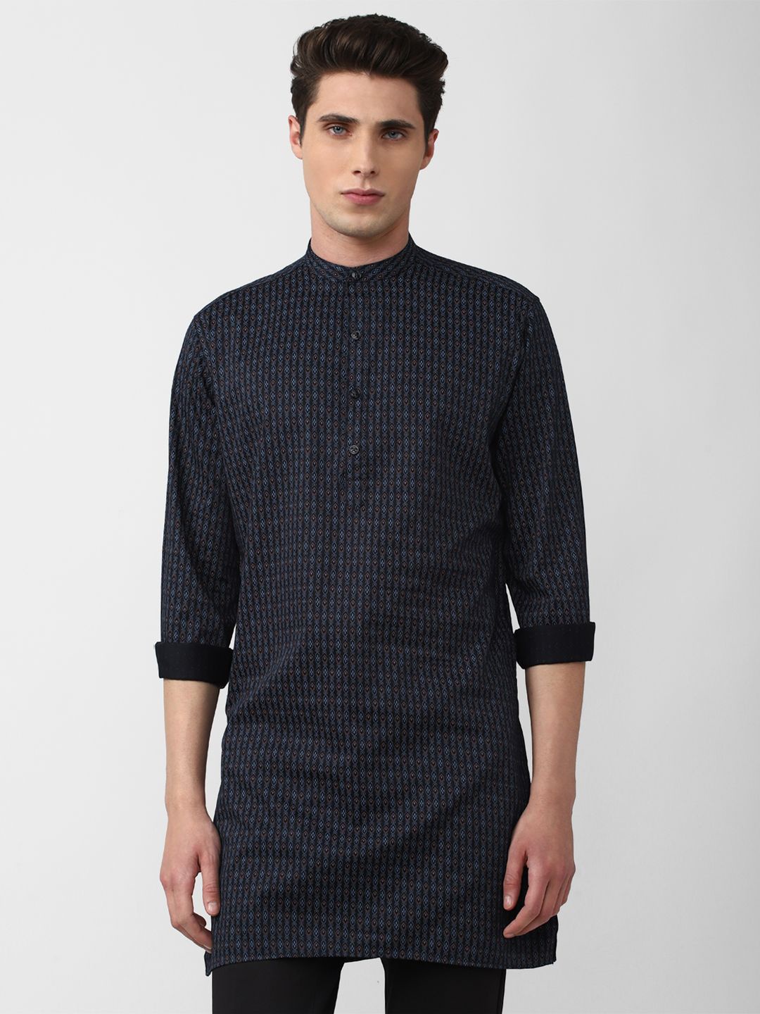 

V Dot Men Slim Fit Opaque Printed Party Shirt, Black