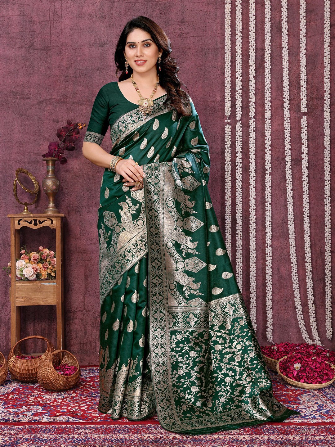 

Sidhidata Woven Design Zari Banarasi Saree, Green