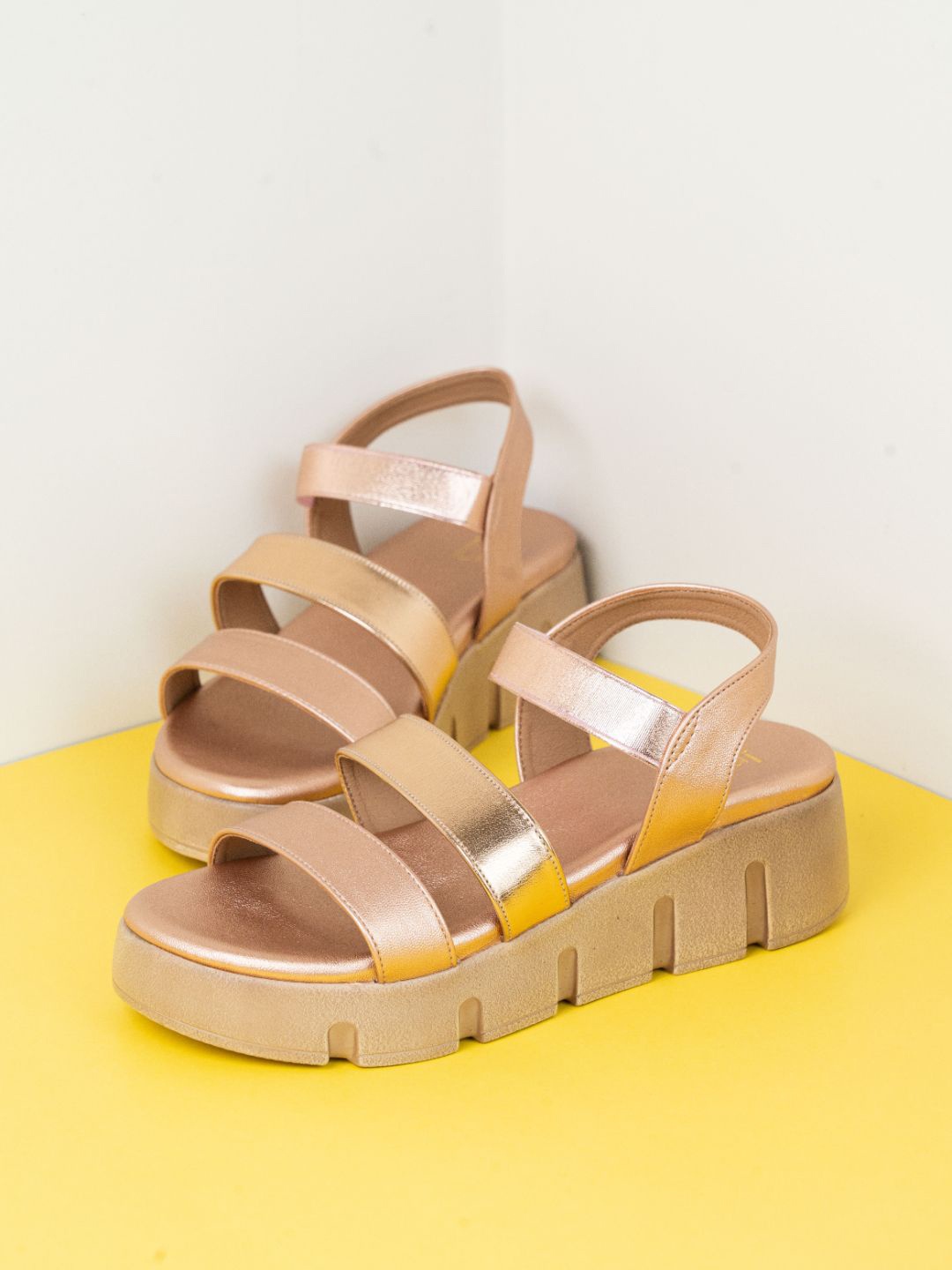 

Inc 5 Women Party Wedge Sandals, Rose gold