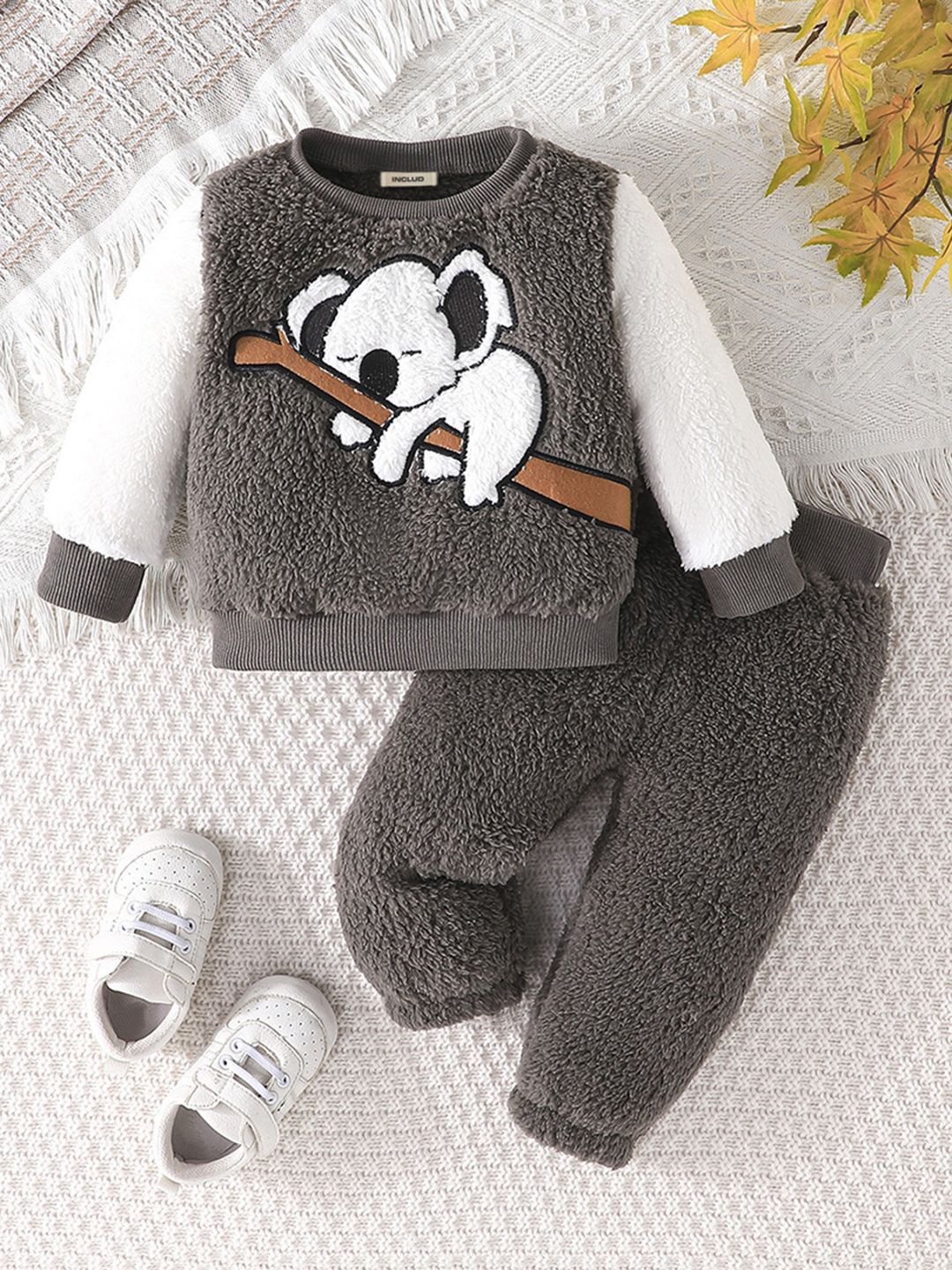 

INCLUD Boys Printed Round Neck Sweatshirt With Trousers, Grey