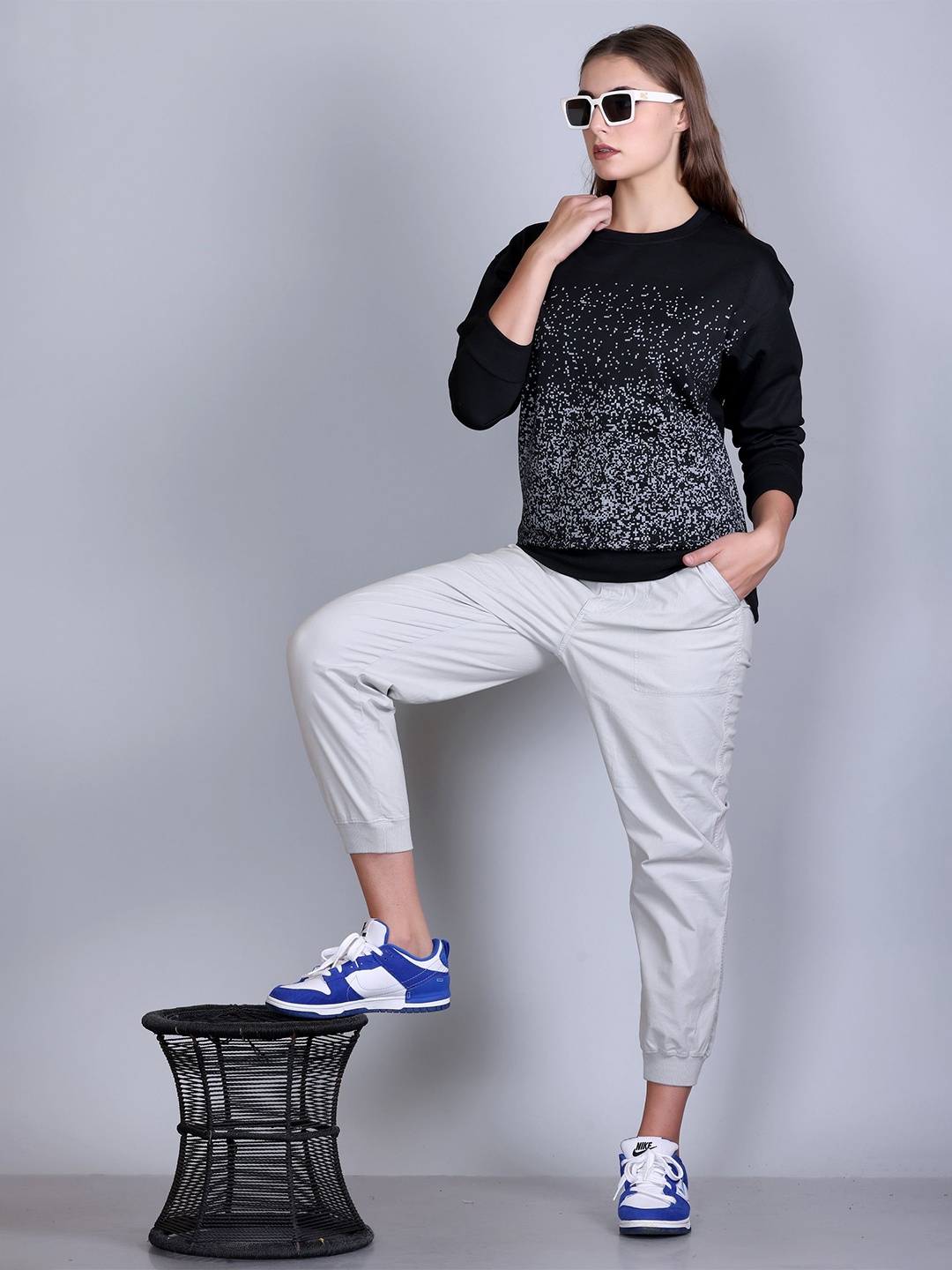 

Obaan Women Printed Sweatshirt, Black