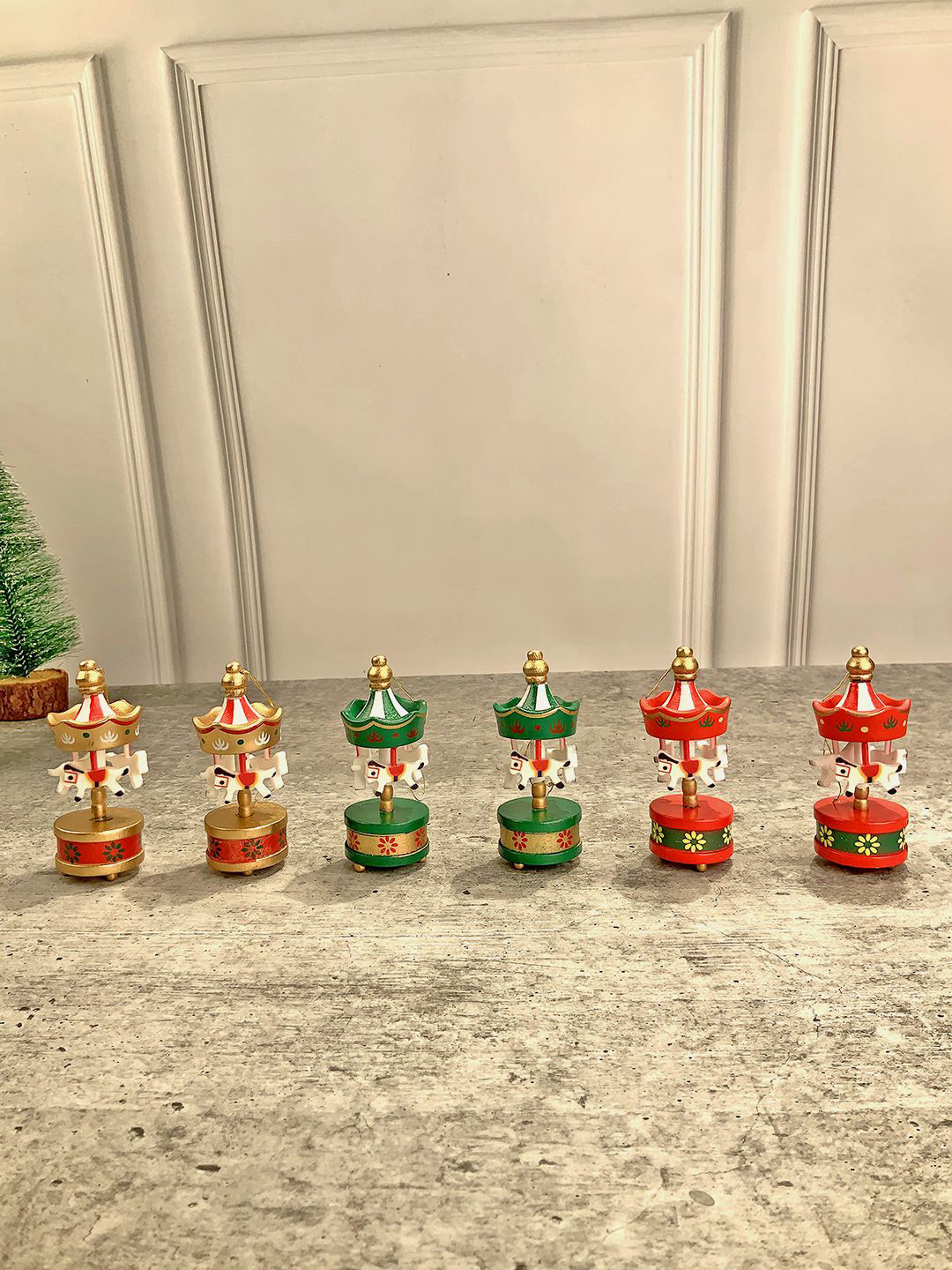 

Little Surprise Box LLP Red & Green 6 Pieces Wooden Showpieces