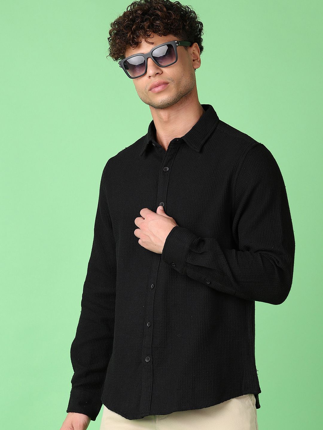 

V-Mart Men Spread Collar Solid Cotton Casual Shirt, Black