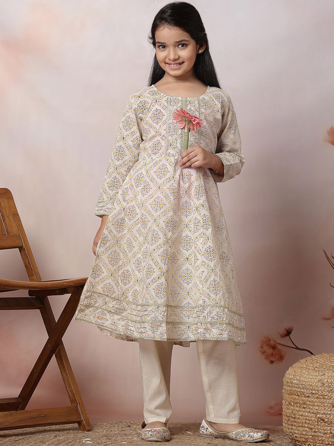 

KYDZI Girls Floral Printed Gotta Patti Pure Cotton Kurta with Trouser, Off white