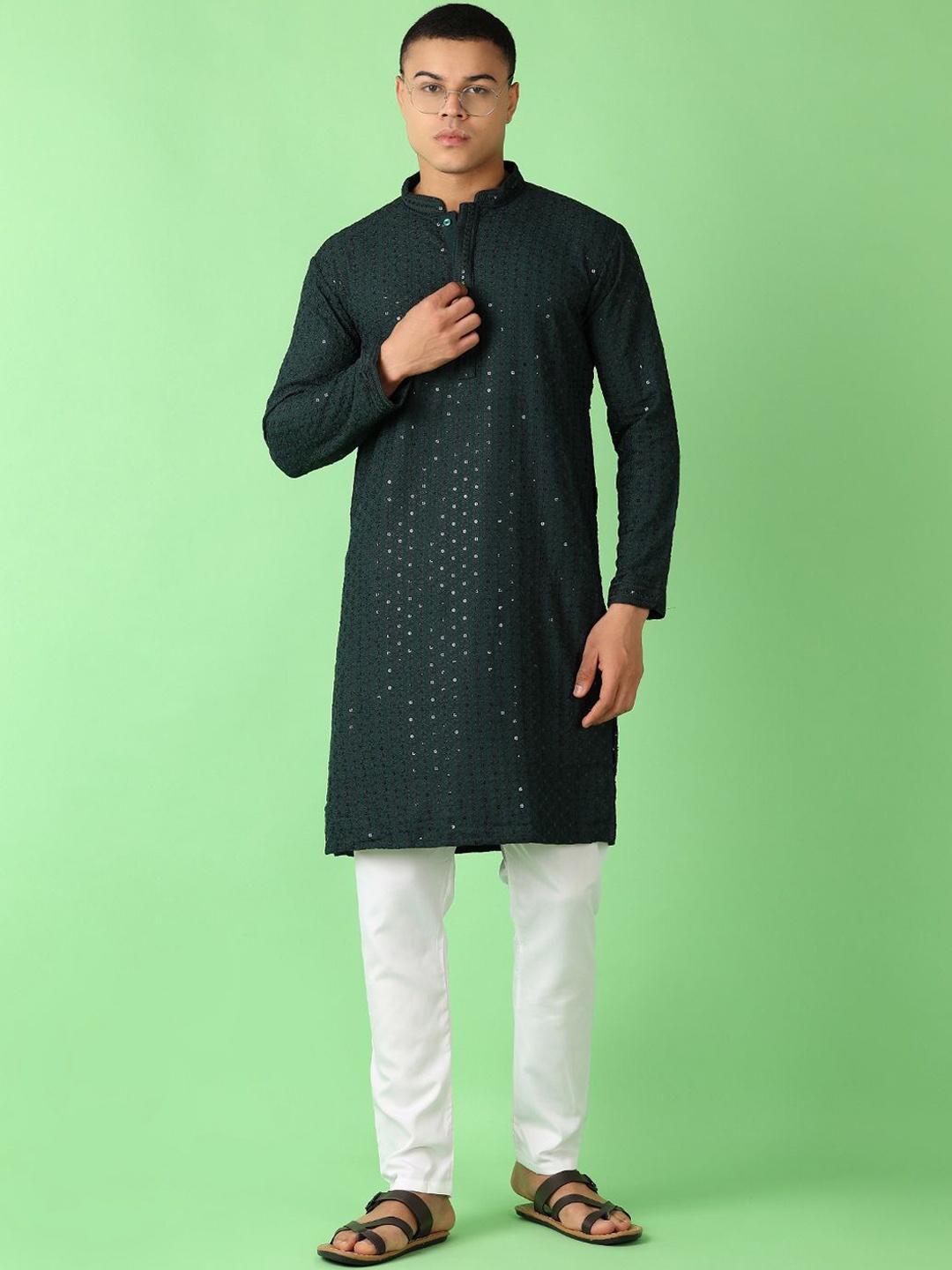 

V-Mart Floral Embroidered Sequinned Mandarin Collar Kurta With Churidar, Green