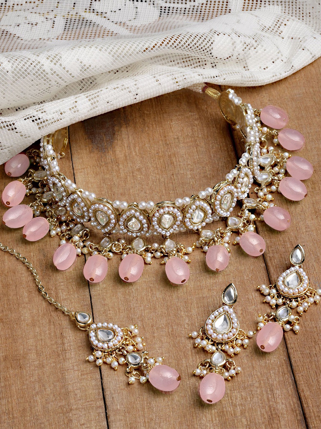 

KARATCART Gold-Plated Kundan-Studded & Beaded Jewellery Set