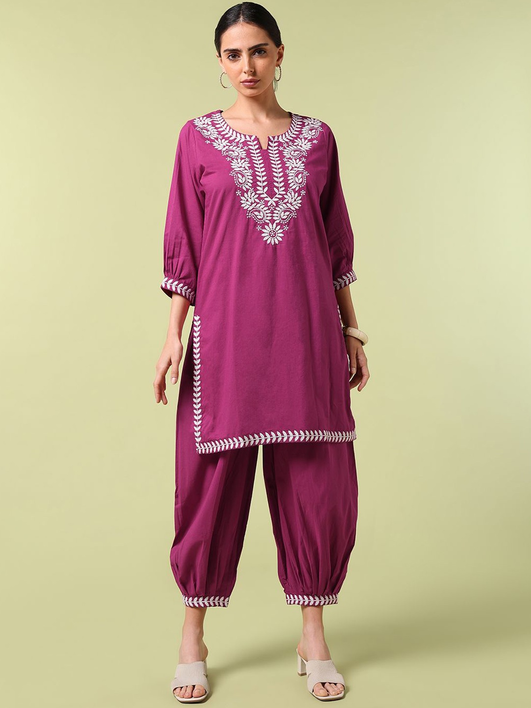 

Saaki Floral Embroidered Thread Work Straight Kurta With Salwar, Magenta