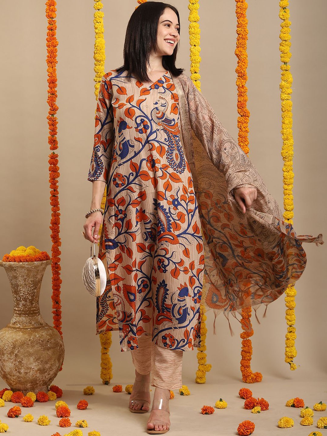 

GoSriKi Floral Printed Kurta with Trousers & Dupatta, Beige