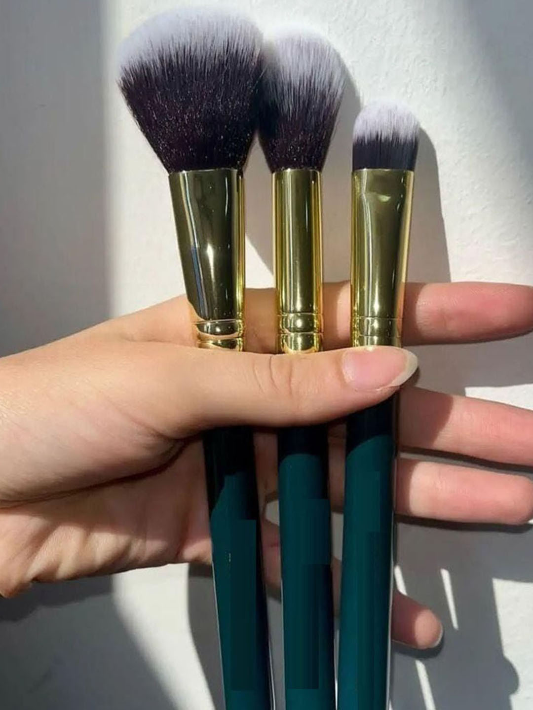 

Facejewel Set Of Makeup Brush & Triangle Puff, Green