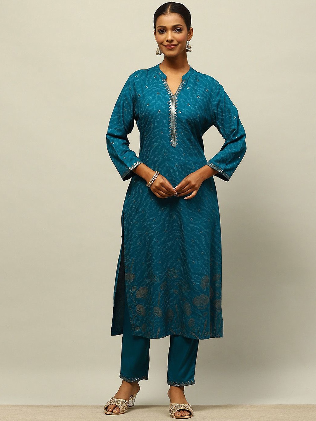 

Rangriti Printed Mandarin Collar Sequinned Kurta With Trouser, Teal