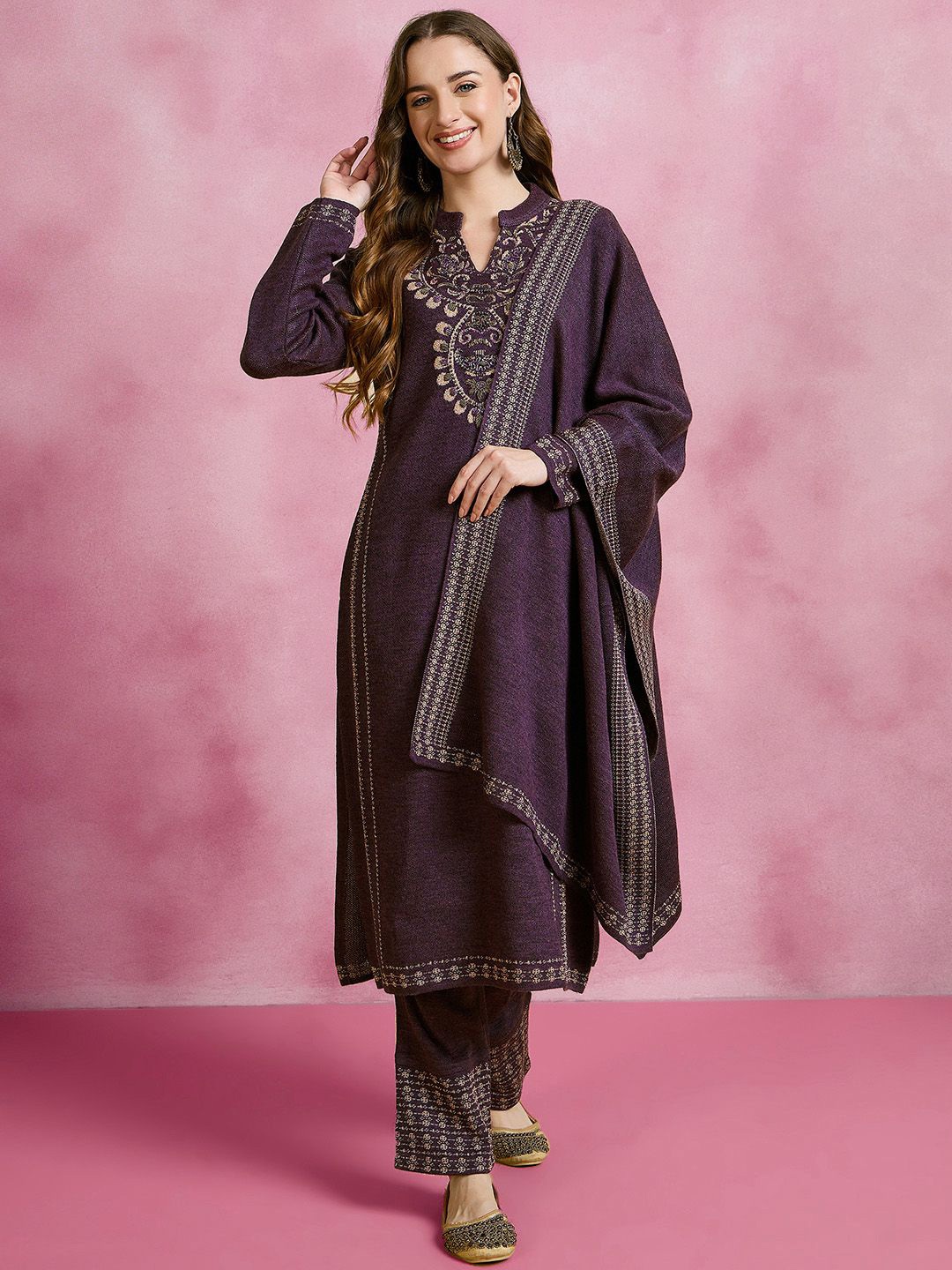 

CLAPTON Floral Printed Mandarin Collar Straight Kurta With Trouser & Dupatta, Purple