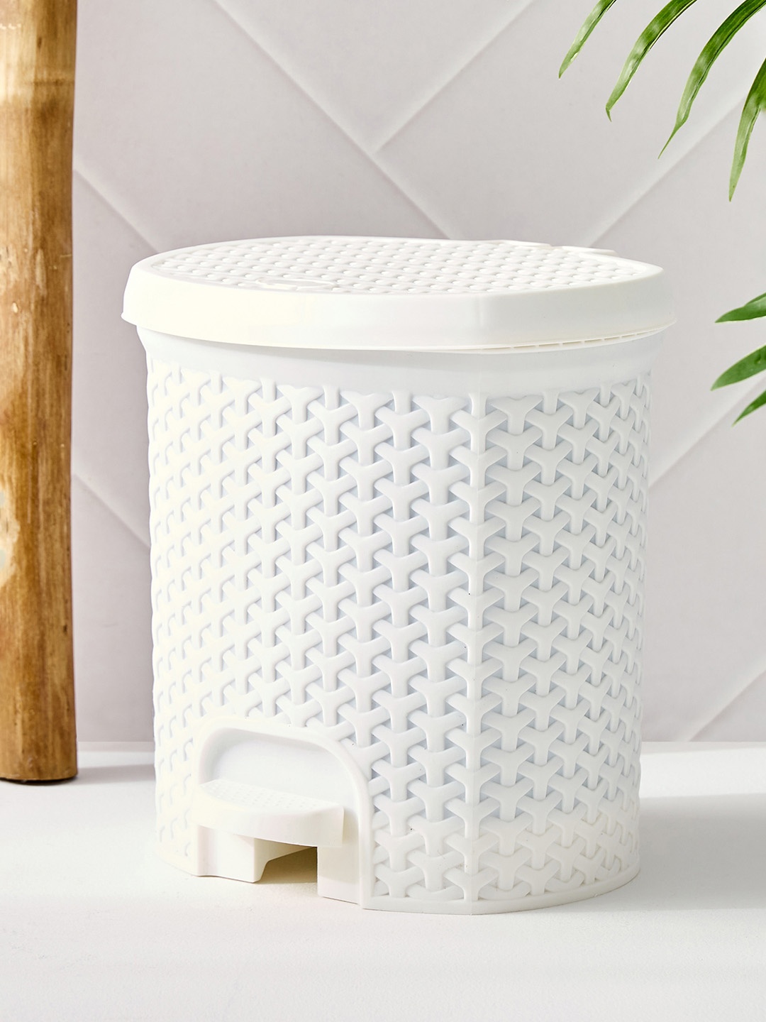 

Home Centre Off-White Soft Close Pedal Waste Bin - 6.5l