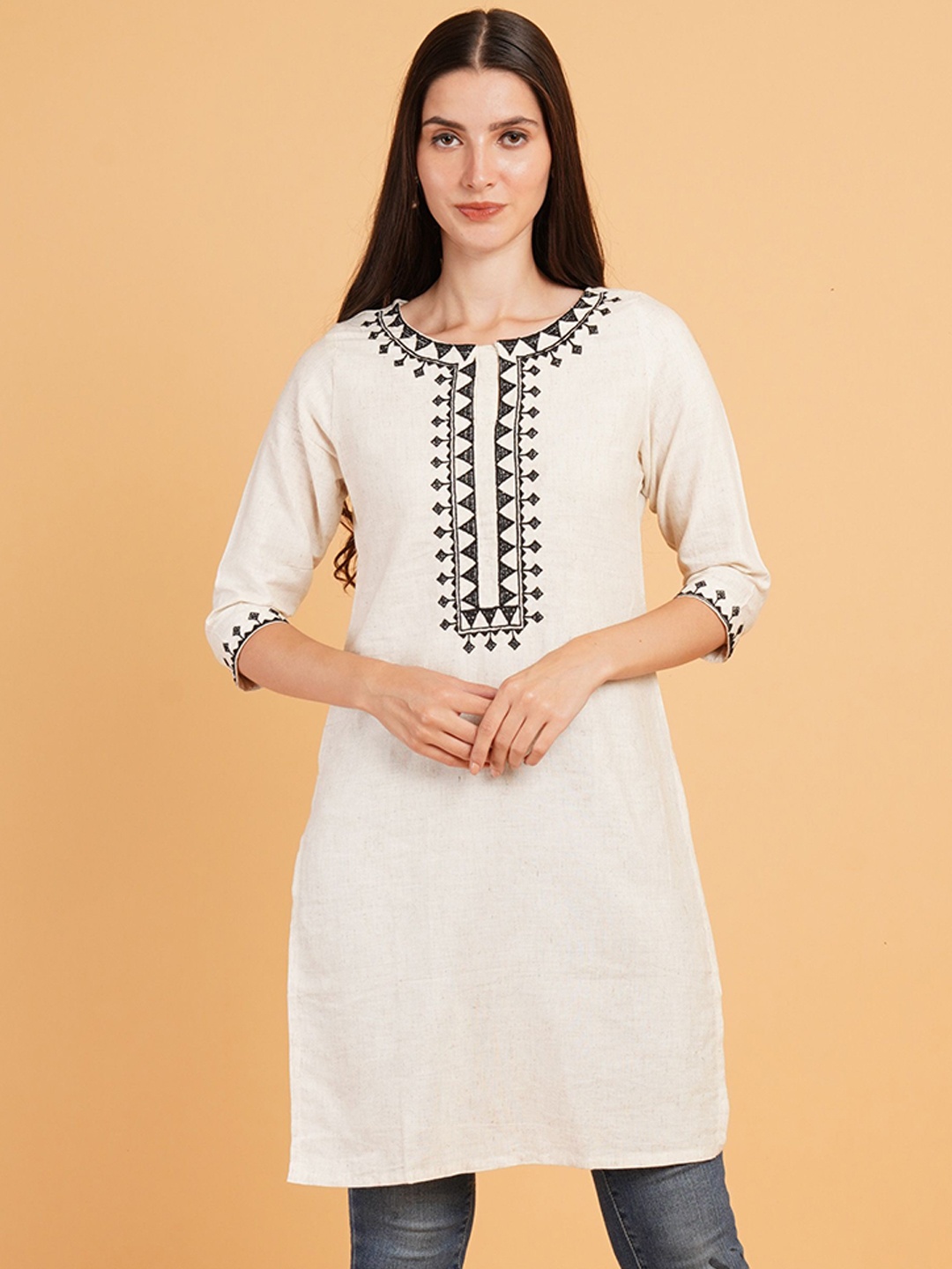 

Brownverse Geometric Embroidered Round Neck Pure Cotton Straight Kurta, Off white