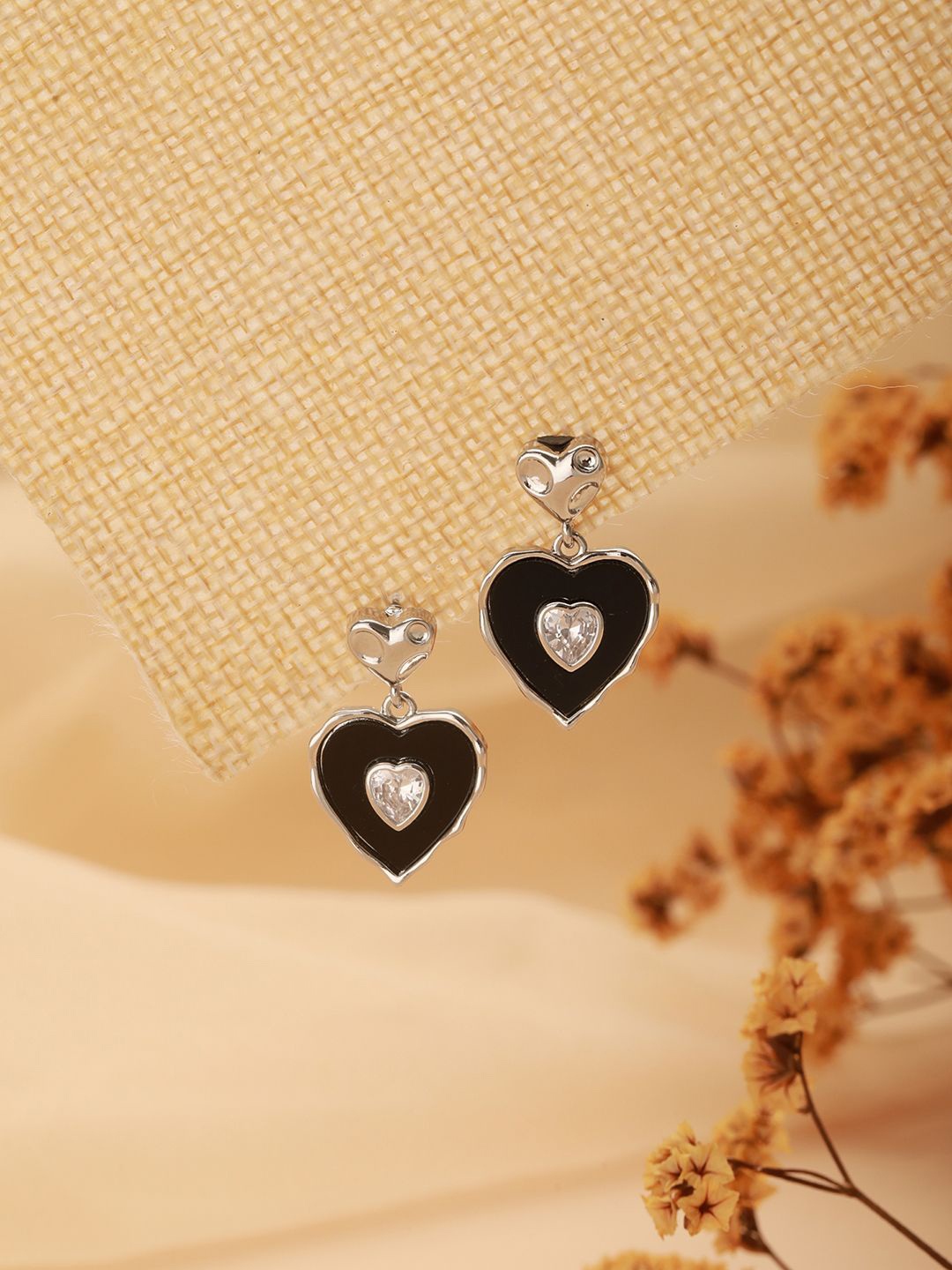 

SARAF TRENDZ Silver-Plated Enamelled Heart Anti-tarnish Stainless Steel Studs Earrings