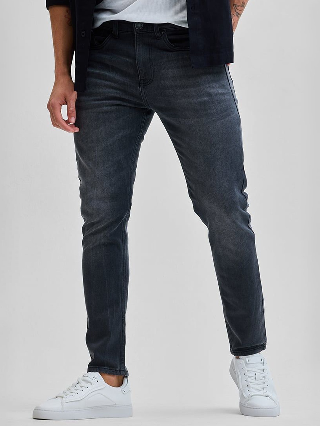 

Snitch Men Classic Tapered Fit Light Fade Stretchable Jeans, Blue