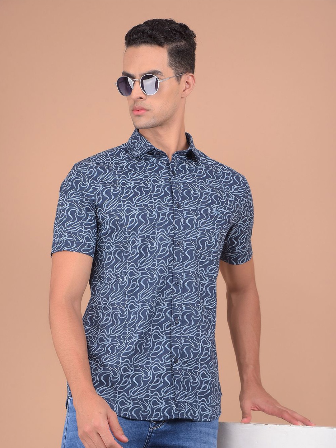 

Crimsoune Club Men Cutaway Collar Abstract Printed Cotton Slim Fit Casual Shirt, Navy blue
